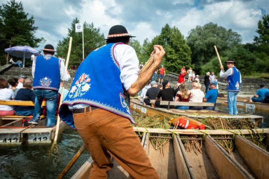 Flisacy podczas spływu Dunajcem