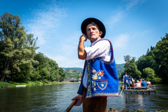 Flisacy podczas spływu Dunajcem