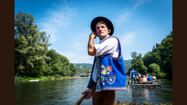 Flisacy podczas spływu Dunajcem