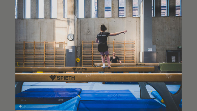 Zajęcia z akrobatyki w Zespole Szkół Sportowych im. Janusza Kusocińskiego w Zabrzu
