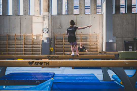 Zajęcia z akrobatyki w Zespole Szkół Sportowych im. Janusza Kusocińskiego w Zabrzu