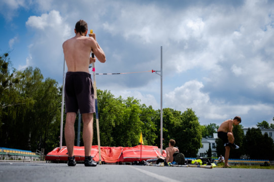 przygotowania do skoku o tyczce