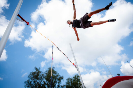 skok o tyczce na AWF w Warszawie