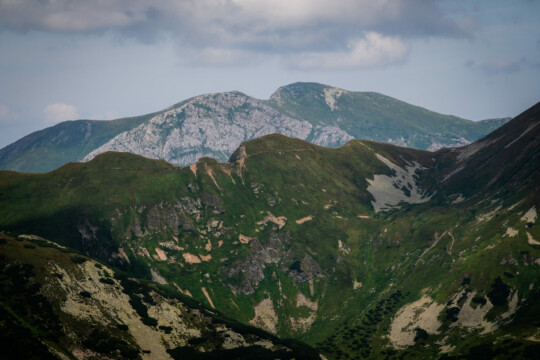 Czerwone wierchy widziane z grani Otargańców