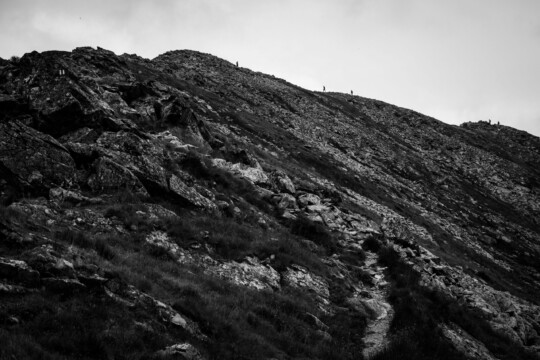 Górski stok z osobą