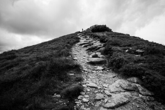 Górski stok z osobą