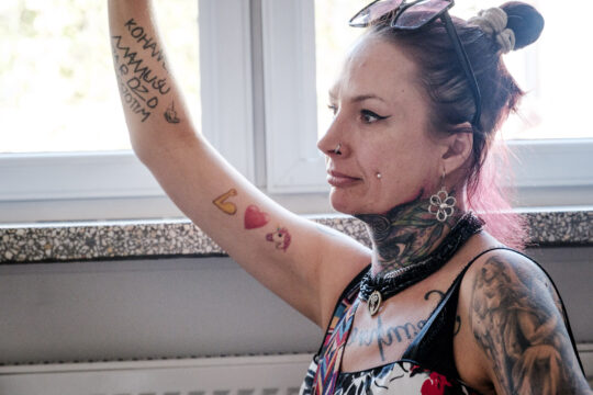 Portret dziewczyny z tatuażem
