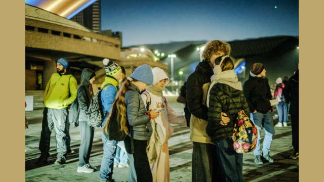Copyright: Agnieszka Budzyńska Para na zbiórce wolontariuszy Silesia Marathon pod spodkiem
