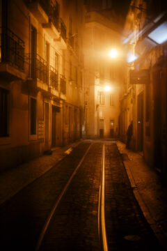 Copyright: Agnieszka Budzyńska Nocne zdjęcie synów tramwajowych w Lizbonie