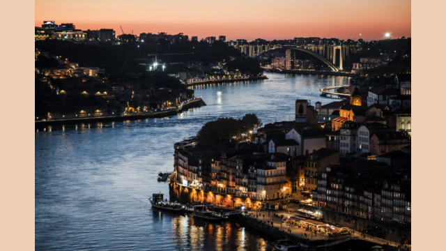 Copyright: Agnieszka Budzyńska Widok na mosty i rzekę Douro w Porto