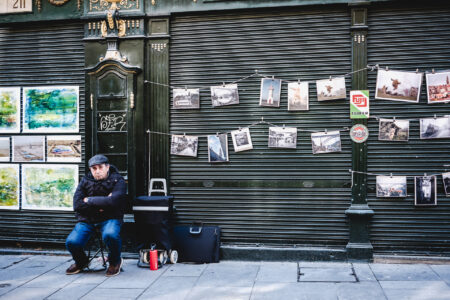 Copyright: Agnieszka Budzyńska Smutny sprzedawca sztuki w Porto