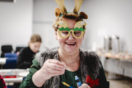 Copyright: Agnieszka Budzyńska Uśmiechnięta Pani przebrana za elfa