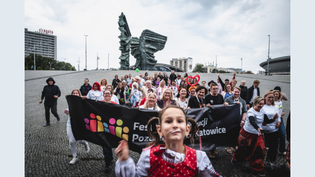 Copyright: Agnieszka Budzyńska Zdjęcie grupowe na Festiwalu Organizacji Pozarządowych w 2025 r.