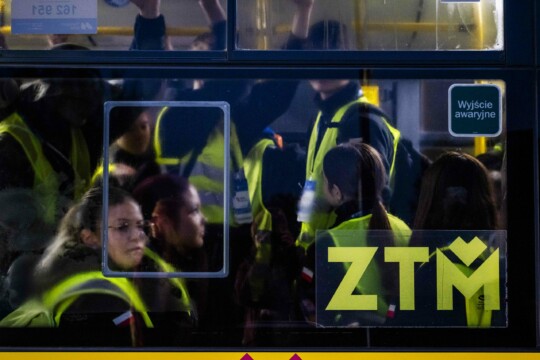 Wolontariusze na Silesia Marathon w autobusie