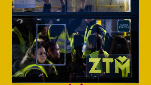 Wolontariusze na Silesia Marathon w autobusie