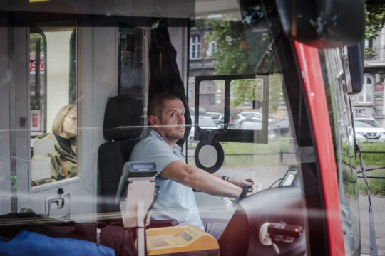 Motorniczy i Pani za nim