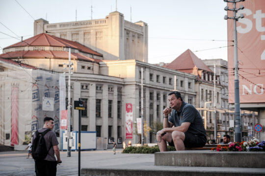 Pan myślący na rynku w Katowicach